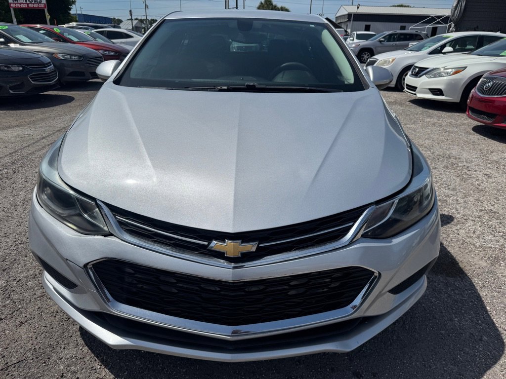 Used 2017 Chevrolet Cruze LT w/ Convenience Package FWD image 3
