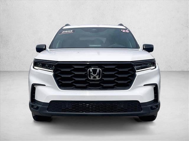 Used 2025 Honda Pilot Sport image 3