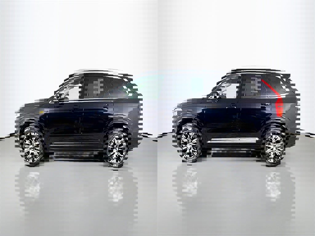 Certified 2025 Volvo XC90 B6 Plus image 4