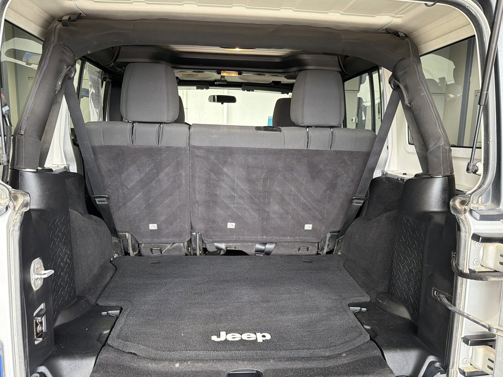 Used 2012 Jeep Wrangler Unlimited Sport AWD/4WD image 18