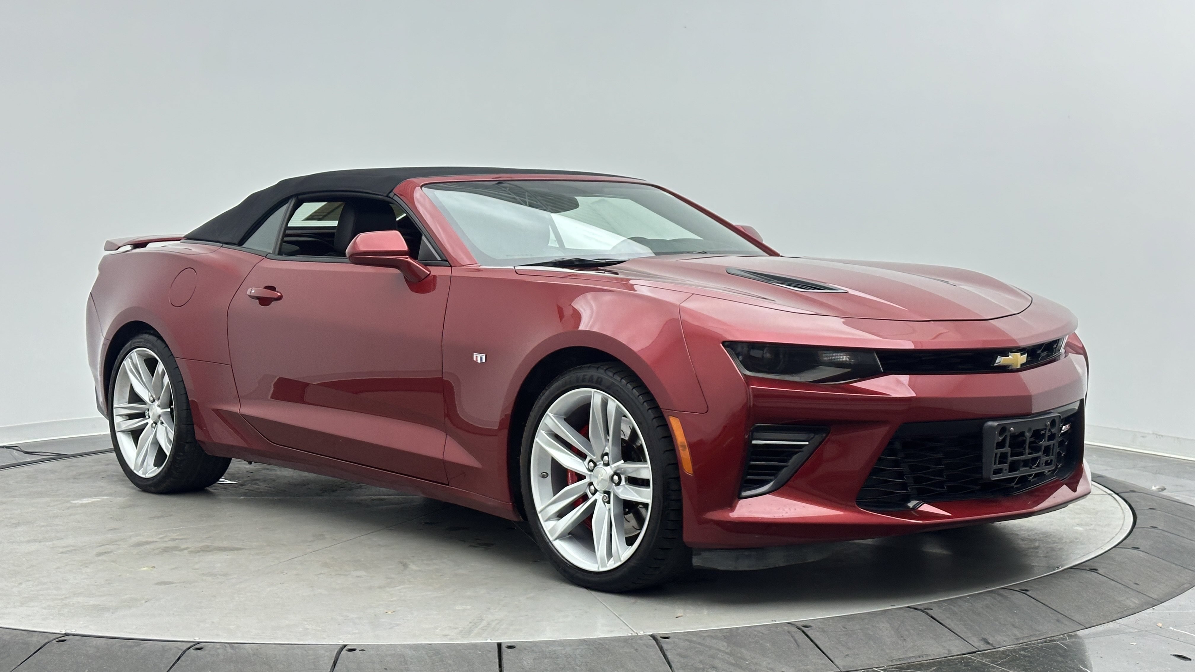 Used 2016 Chevrolet Camaro SS RWD image 3