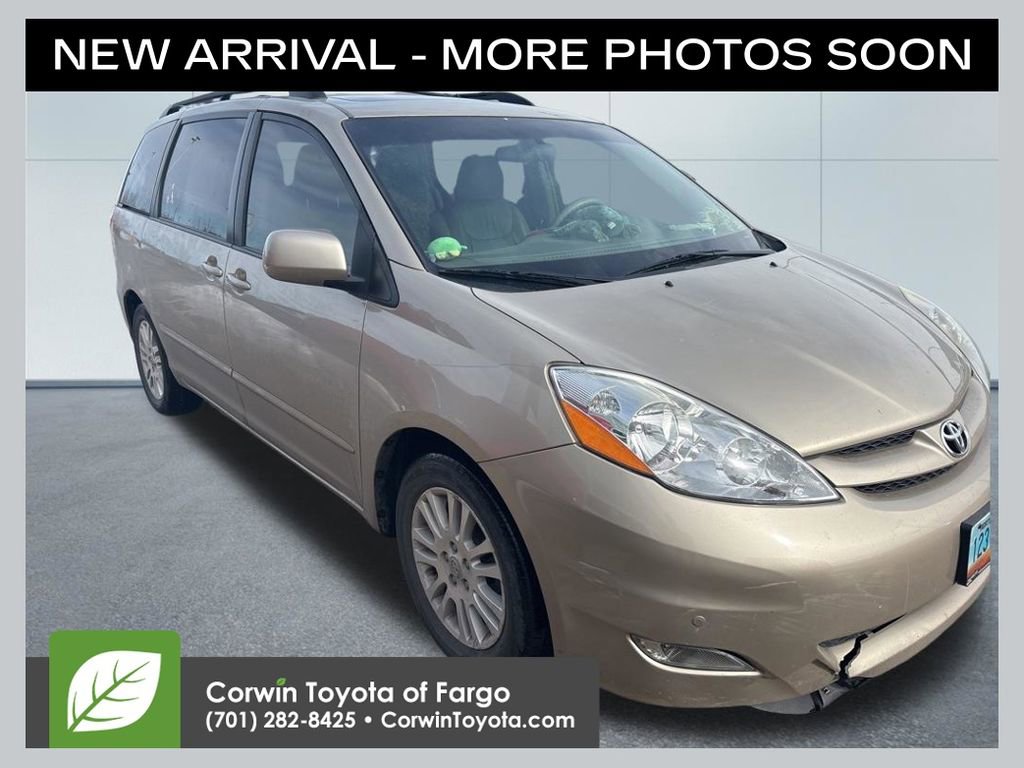 Used 2010 Toyota Sienna XLE image 1