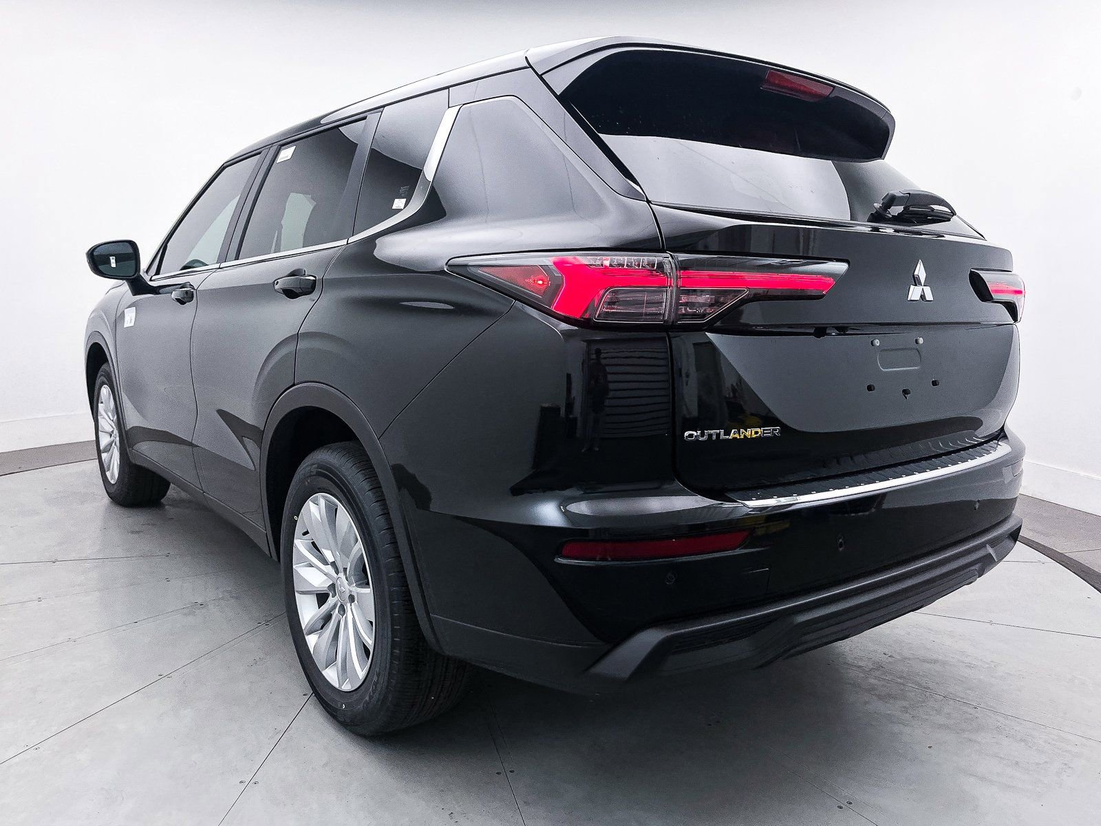 New 2025 Mitsubishi Outlander ES FWD image 5