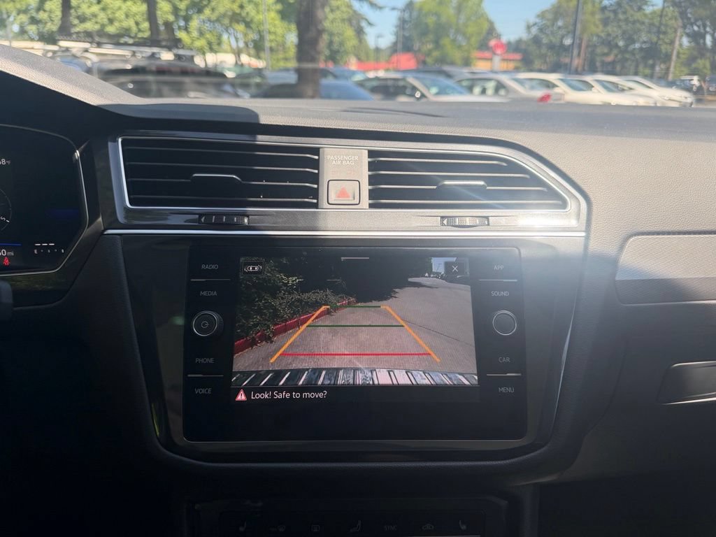Used 2024 Volkswagen Tiguan SE AWD/4WD image 19