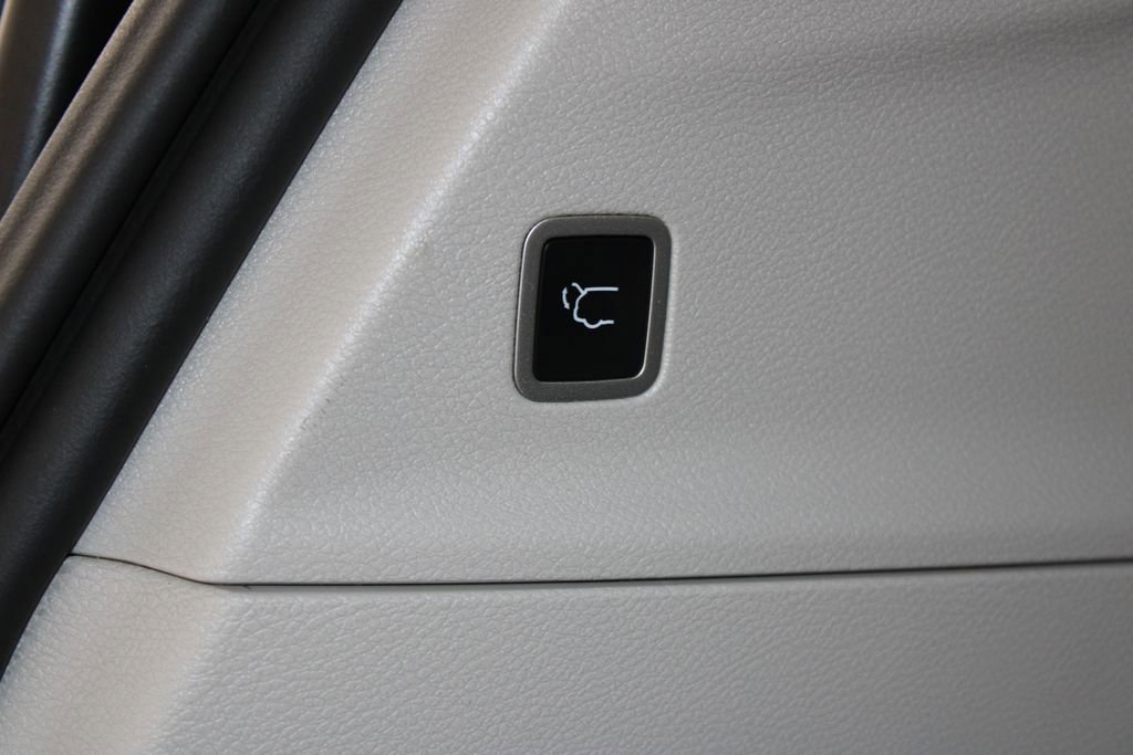 Used 2023 Chrysler Pacifica Touring-L FWD image 29