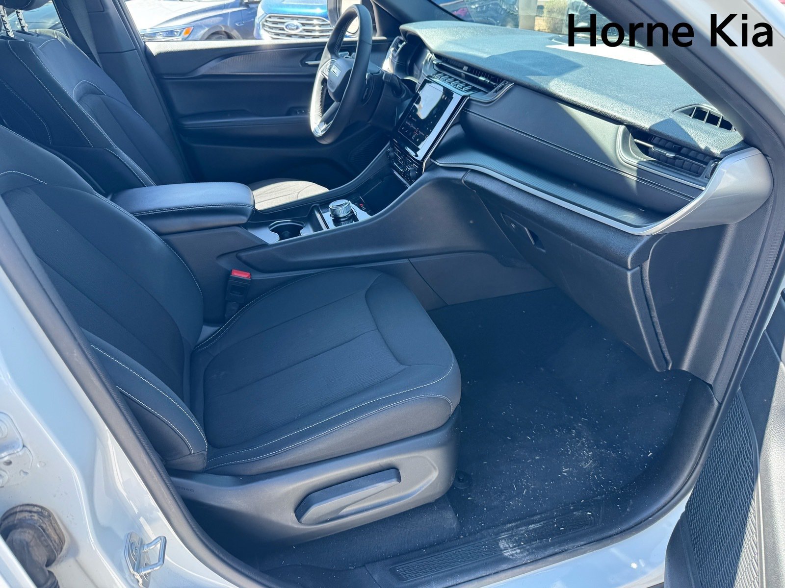 Used 2025 Jeep Grand Cherokee Laredo w/ Luxury Tech Group I AWD/4WD image 26