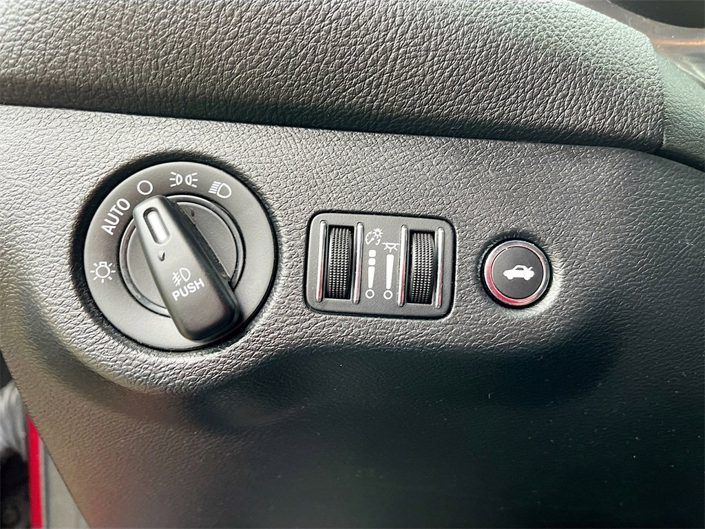 Used 2020 Dodge Challenger SXT w/ Blacktop Package image 10