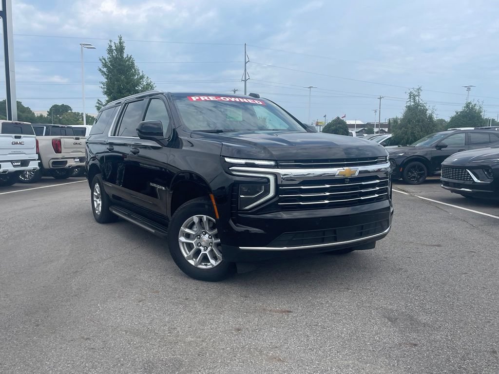 Used 2025 Chevrolet Suburban LT RWD image 2