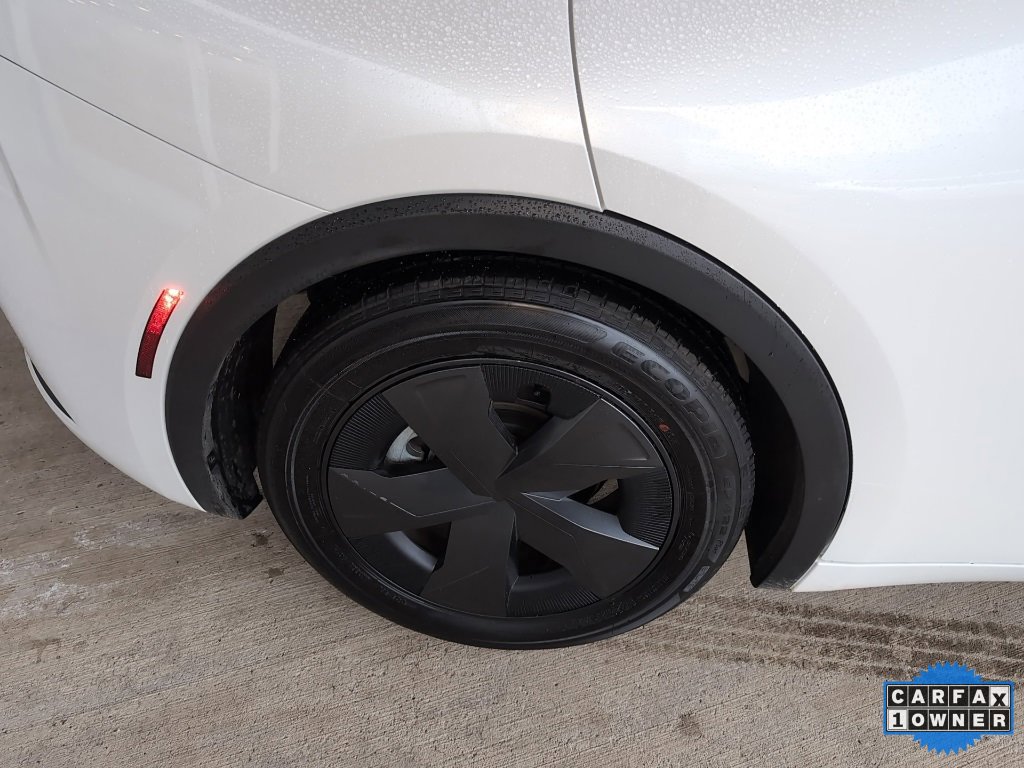 Used 2025 Toyota Prius LE image 4