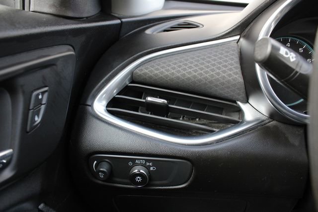 Used 2020 Chevrolet Malibu LT image 8