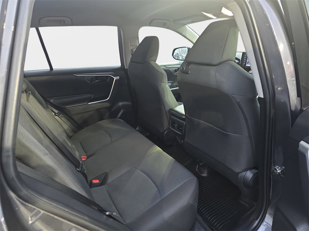 Used 2022 Toyota RAV4 LE image 13