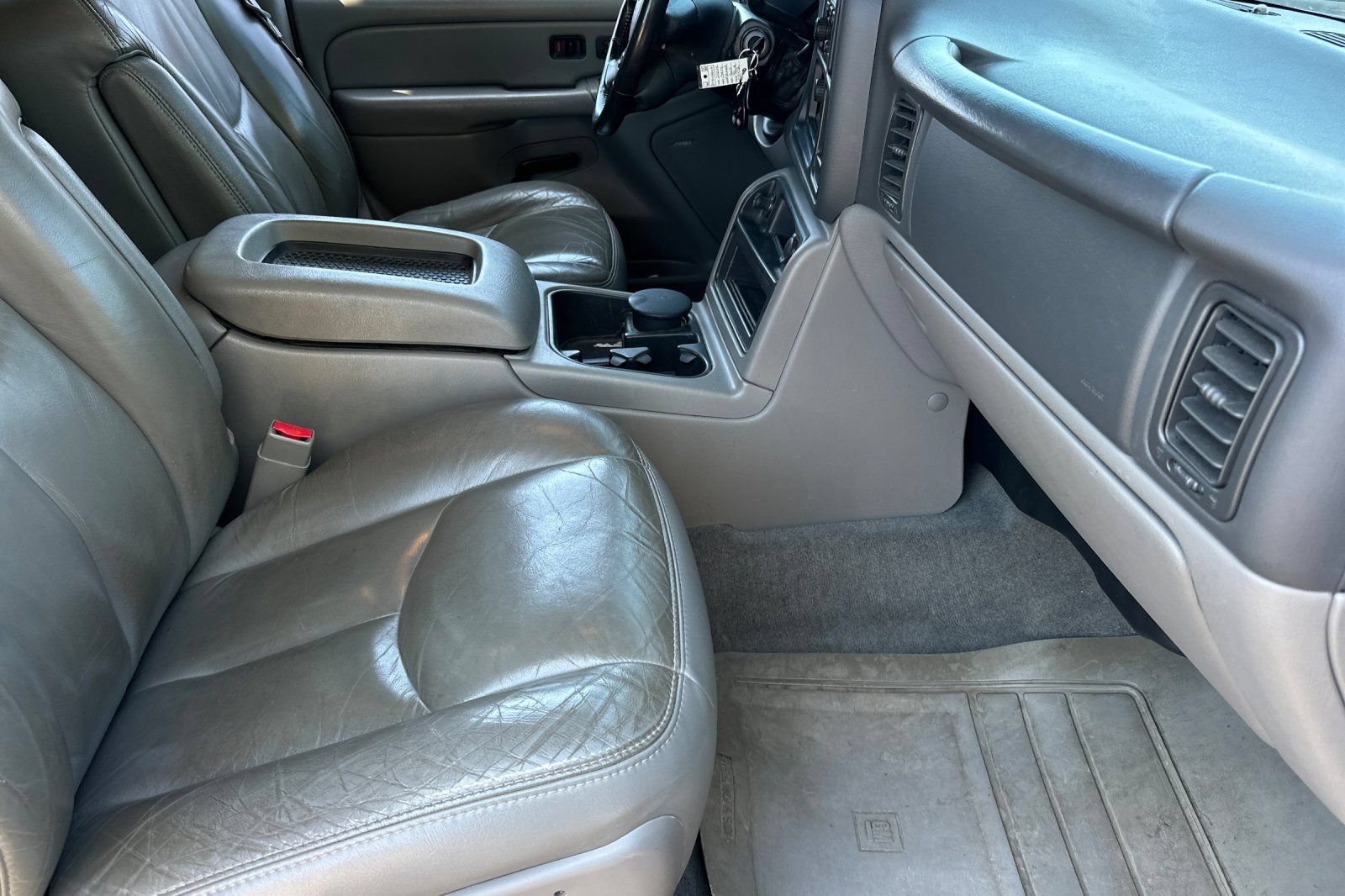 Used 2004 Chevrolet Tahoe LT w/ LT Preferred Equipment Group AWD/4WD image 15