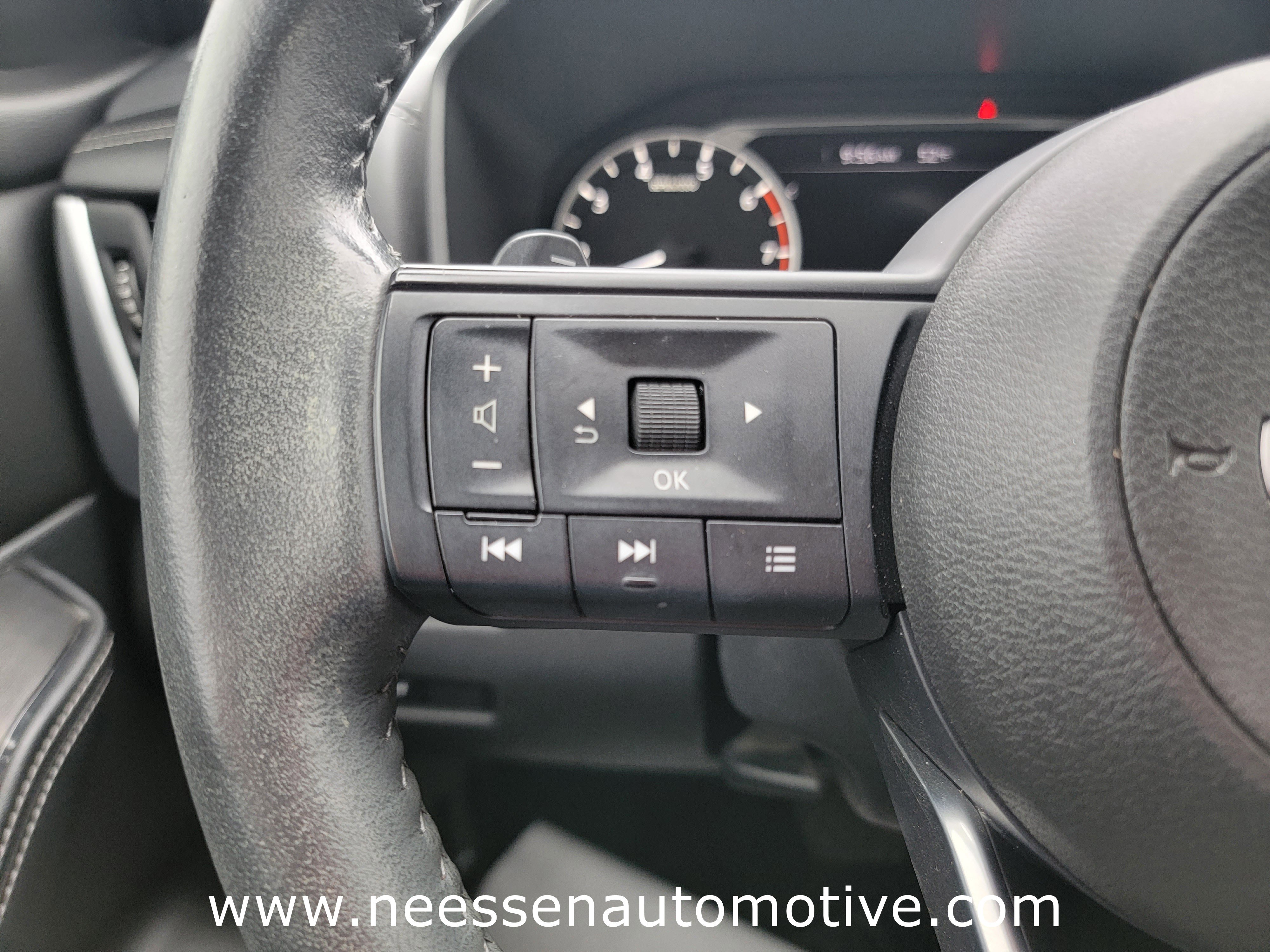 Used 2024 Nissan Rogue SV w/ SV Premium Package image 19