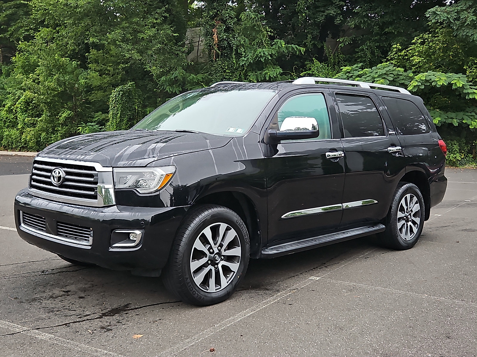 Used 2018 Toyota Sequoia Limited w/ Safety & Convenience Package AWD/4WD image 3