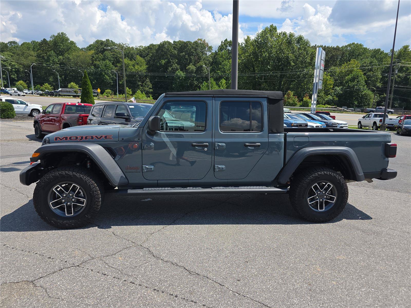 Used 2024 Jeep Gladiator Mojave w/ Technology Group AWD/4WD image 6