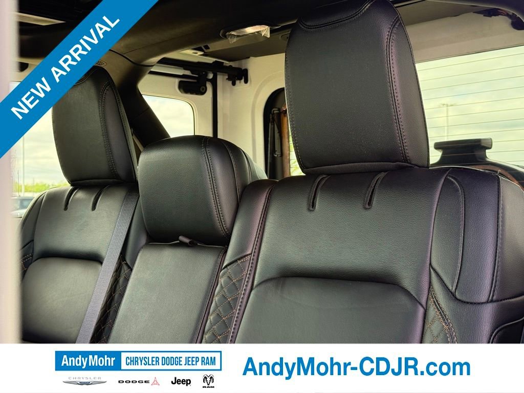 Used 2022 Jeep Wrangler Unlimited Sahara AWD/4WD image 28