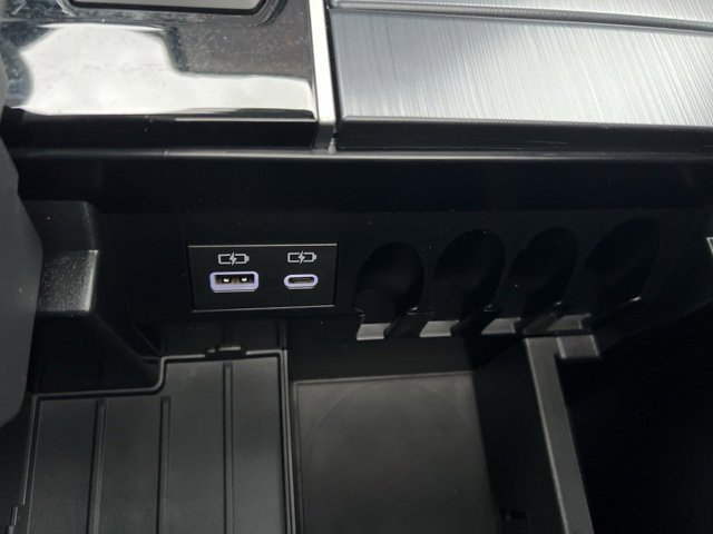 New 2025 Toyota Tundra Platinum image 31