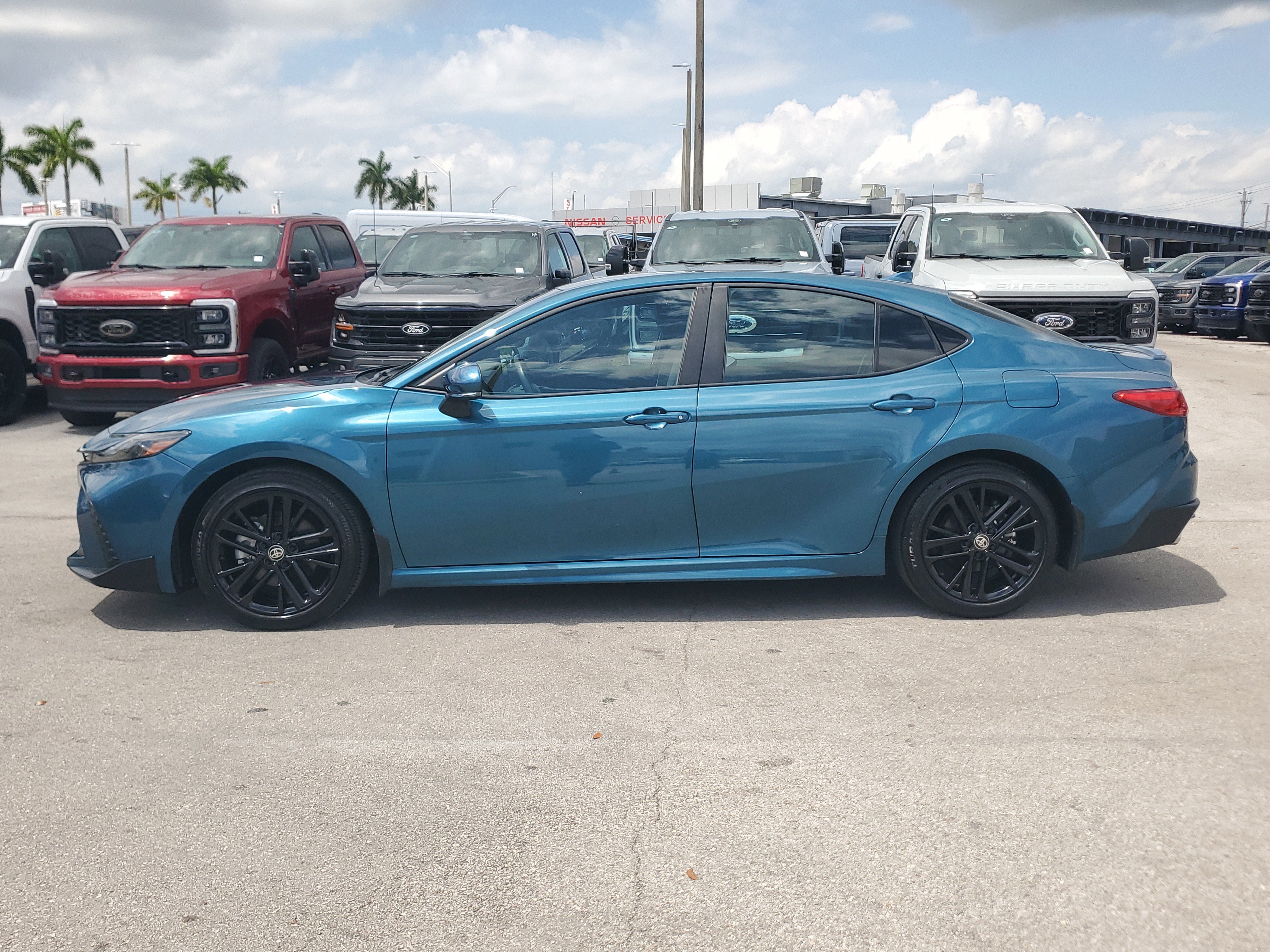 Used 2025 Toyota Camry SE FWD image 8