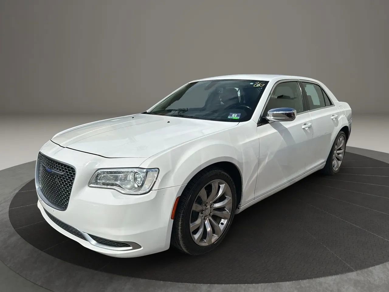 Used 2019 Chrysler 300 Touring w/ Chrome Appearance Package RWD image 1