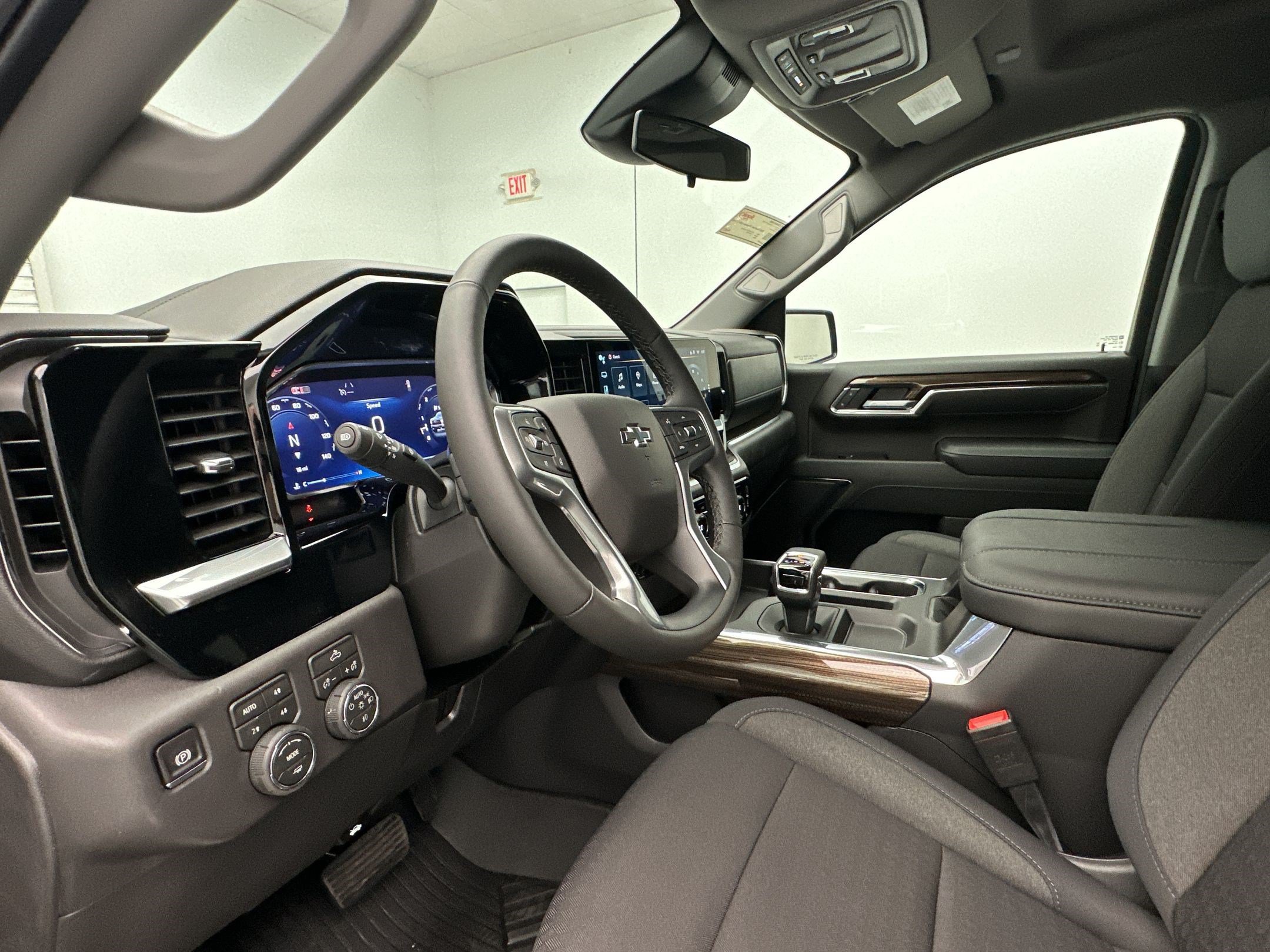 New 2026 Chevrolet Silverado 1500 LT Trail Boss w/ LPO, Dark Essentials Package AWD/4WD image 4