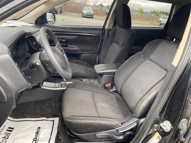 Used 2019 Mitsubishi Outlander ES FWD image 11
