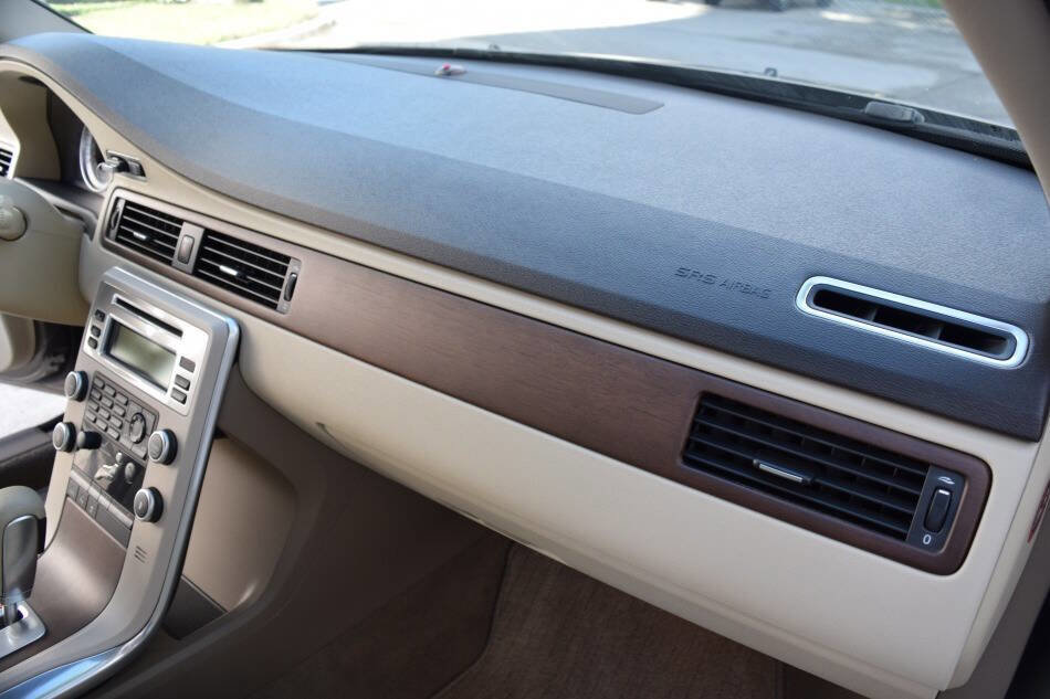 Used 2011 Volvo XC70 3.2 w/ Premium Pkg image 53