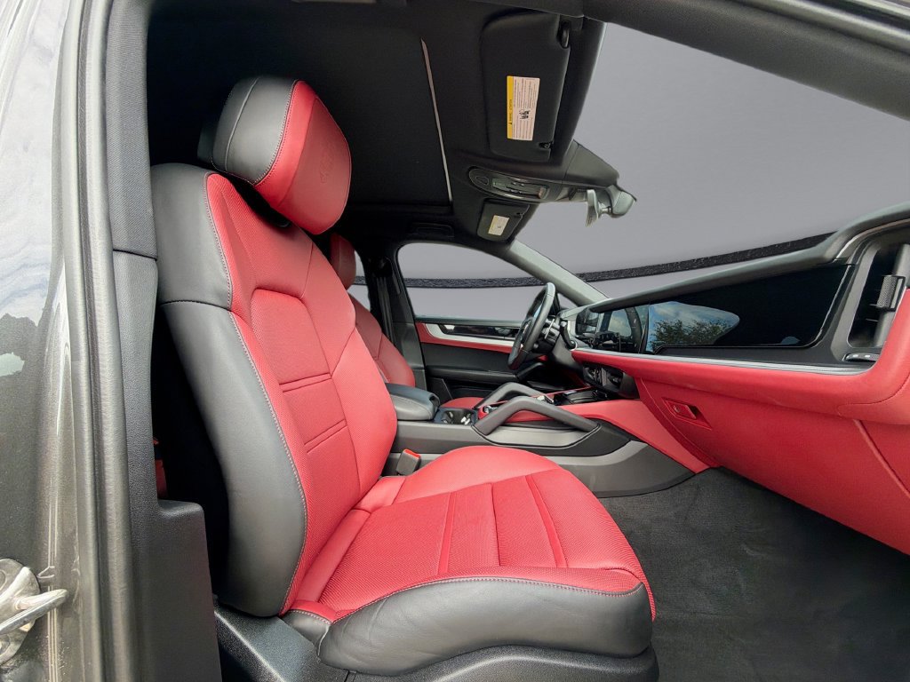 Used 2025 Porsche Cayenne S AWD/4WD image 16