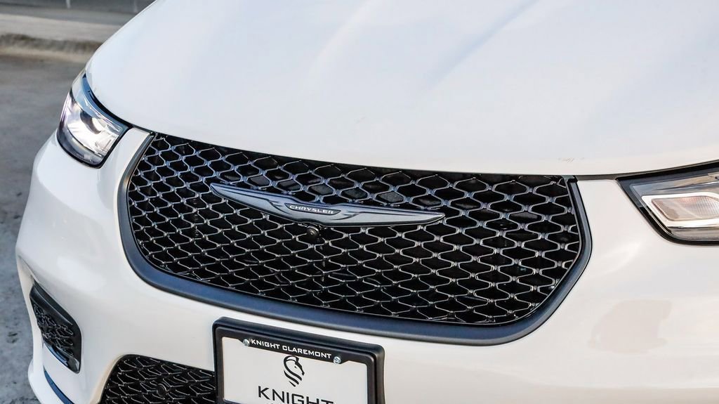 New 2026 Chrysler Pacifica Select w/ S Appearance Package image 6