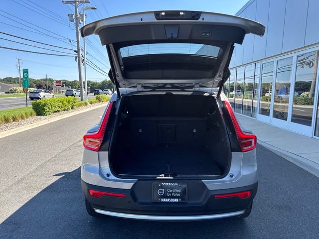 Certified 2025 Volvo XC40 B5 Plus AWD/4WD image 11
