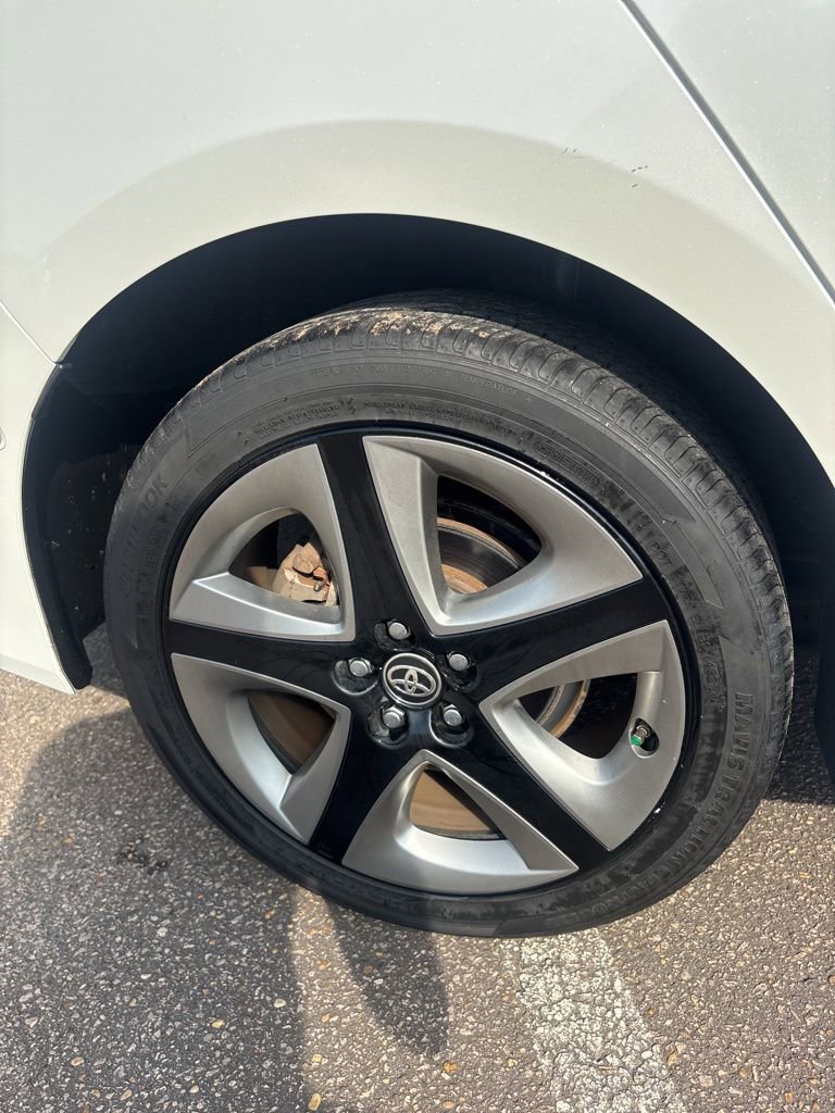Used 2019 Toyota Prius XLE image 13