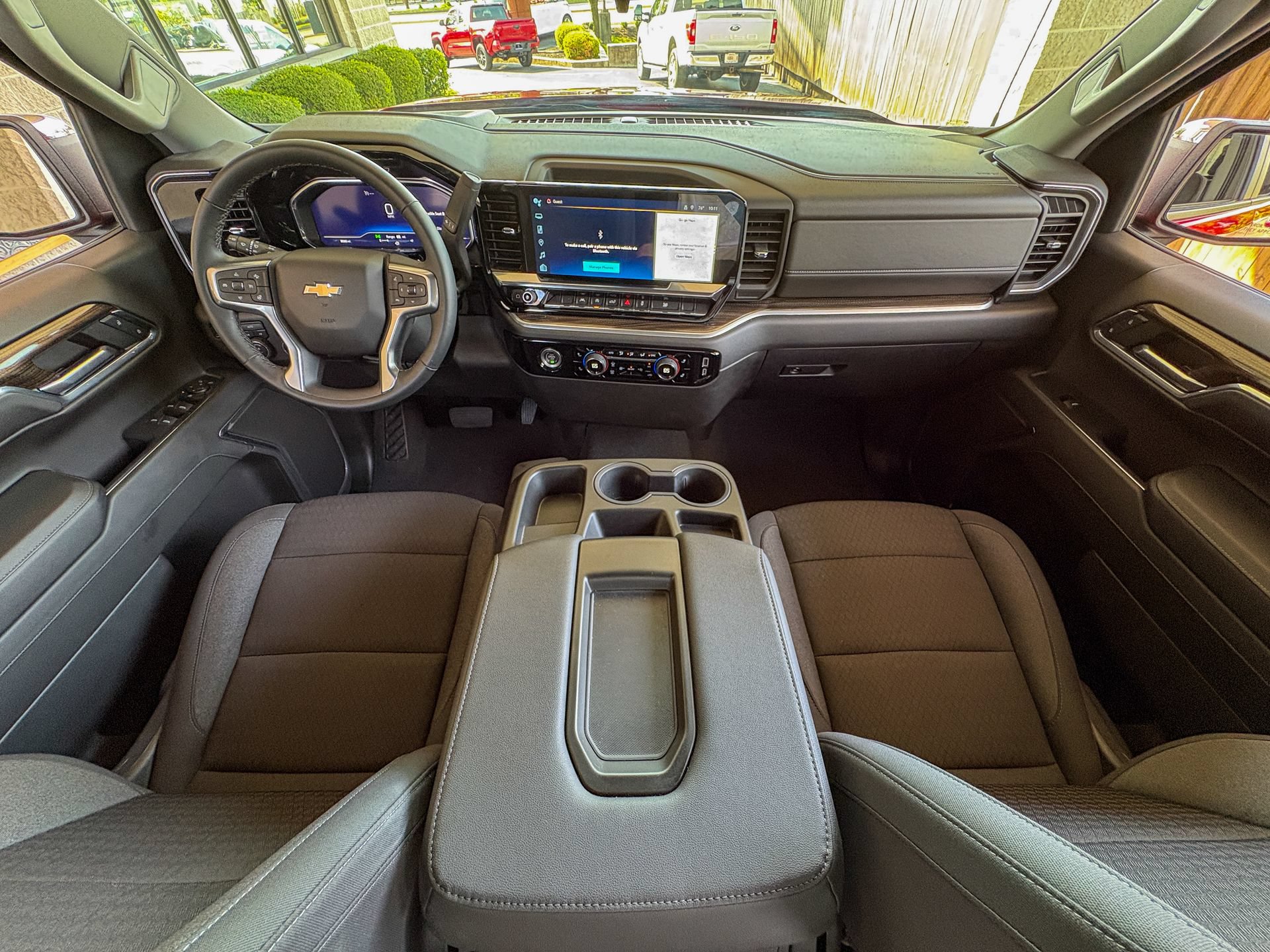 Used 2024 Chevrolet Silverado 1500 LT AWD/4WD image 28