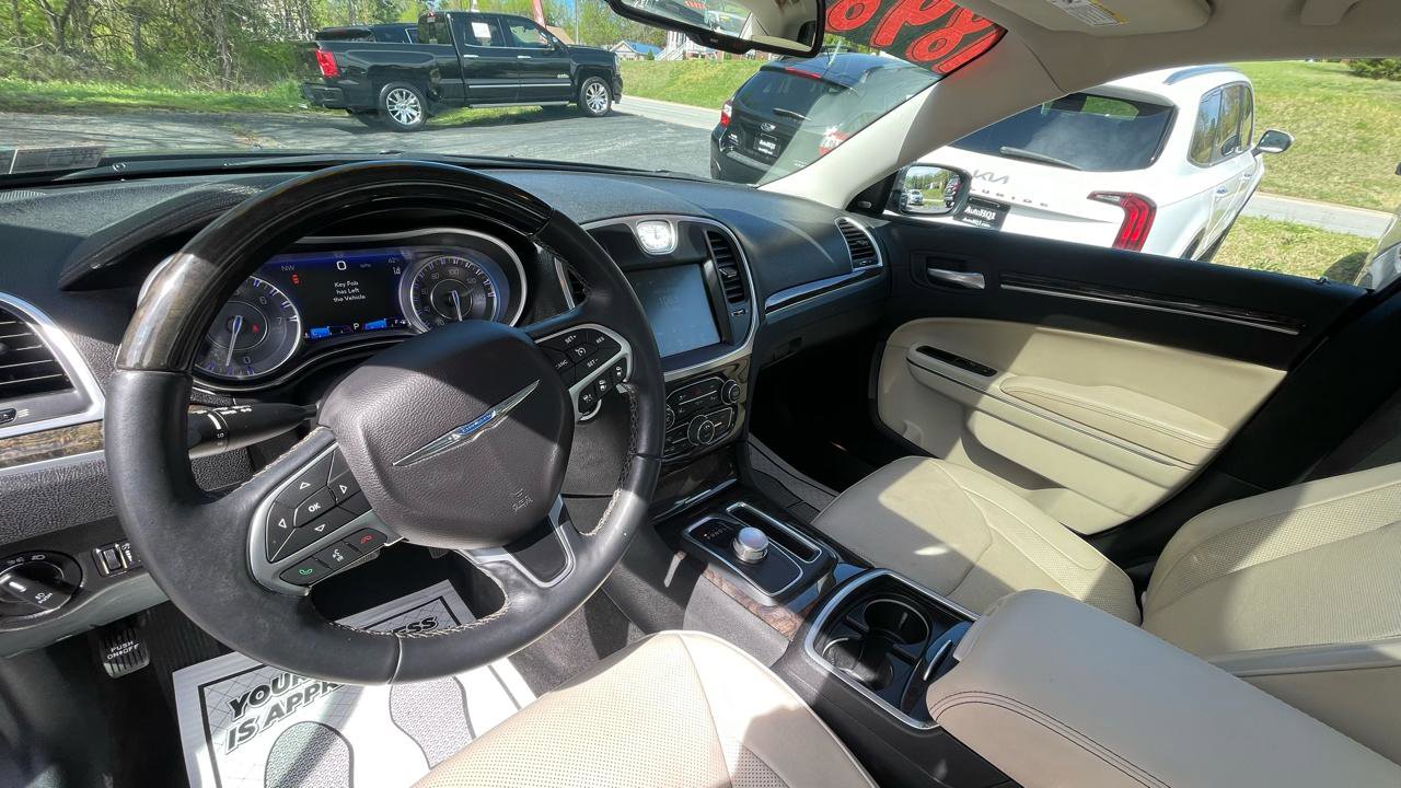 Used 2015 Chrysler 300 C w/ Light Group image 18