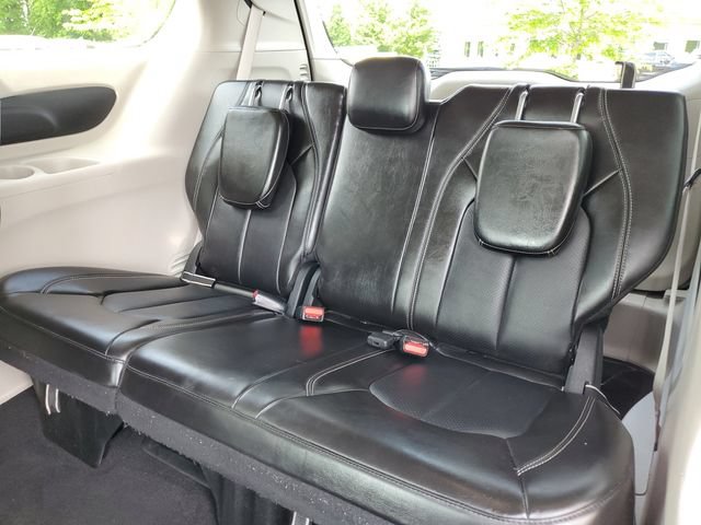 Used 2024 Chrysler Pacifica Touring-L FWD image 34