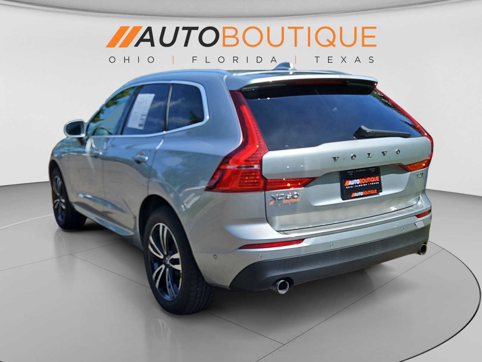 Used 2018 Volvo XC60 T5 Momentum w/ Vision Package AWD/4WD image 3
