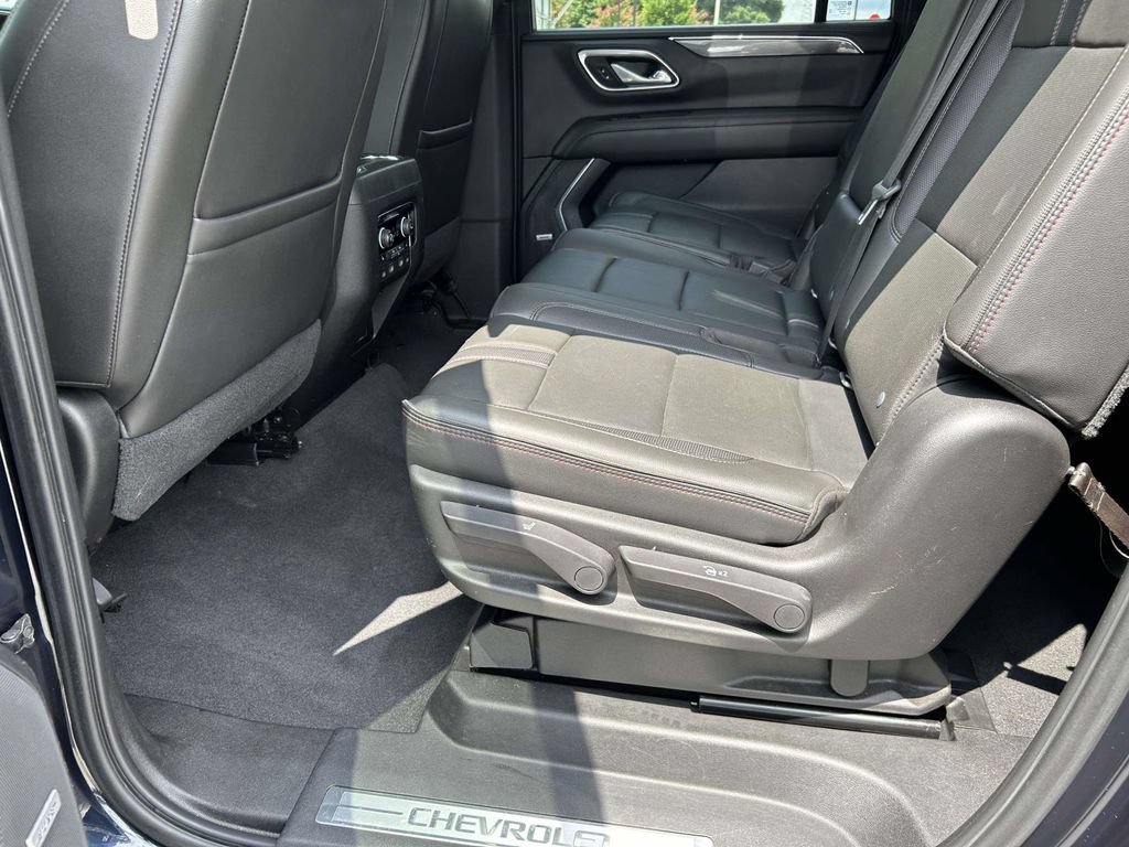 Used 2021 Chevrolet Suburban RST w/ Luxury Package RWD image 14