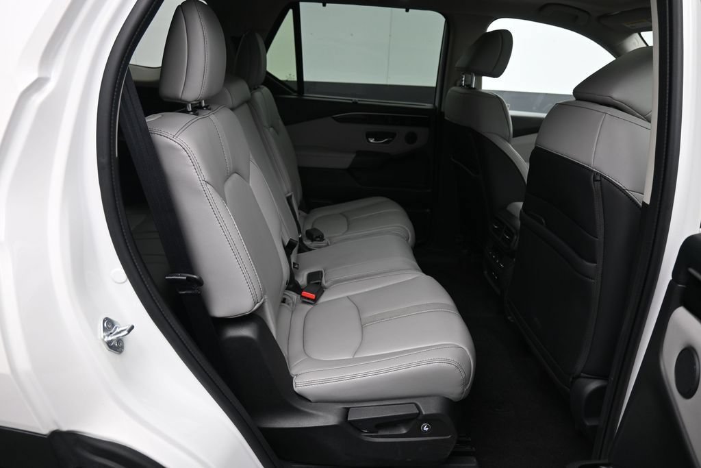 Certified 2024 Honda Pilot Touring image 26
