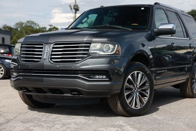 Used 2016 Lincoln Navigator Select RWD image 30