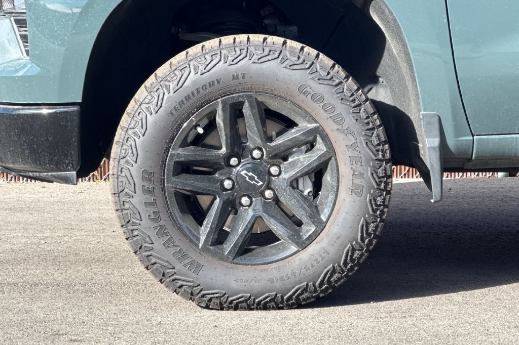 Used 2025 Chevrolet Silverado 1500 Custom Trail Boss AWD/4WD image 29