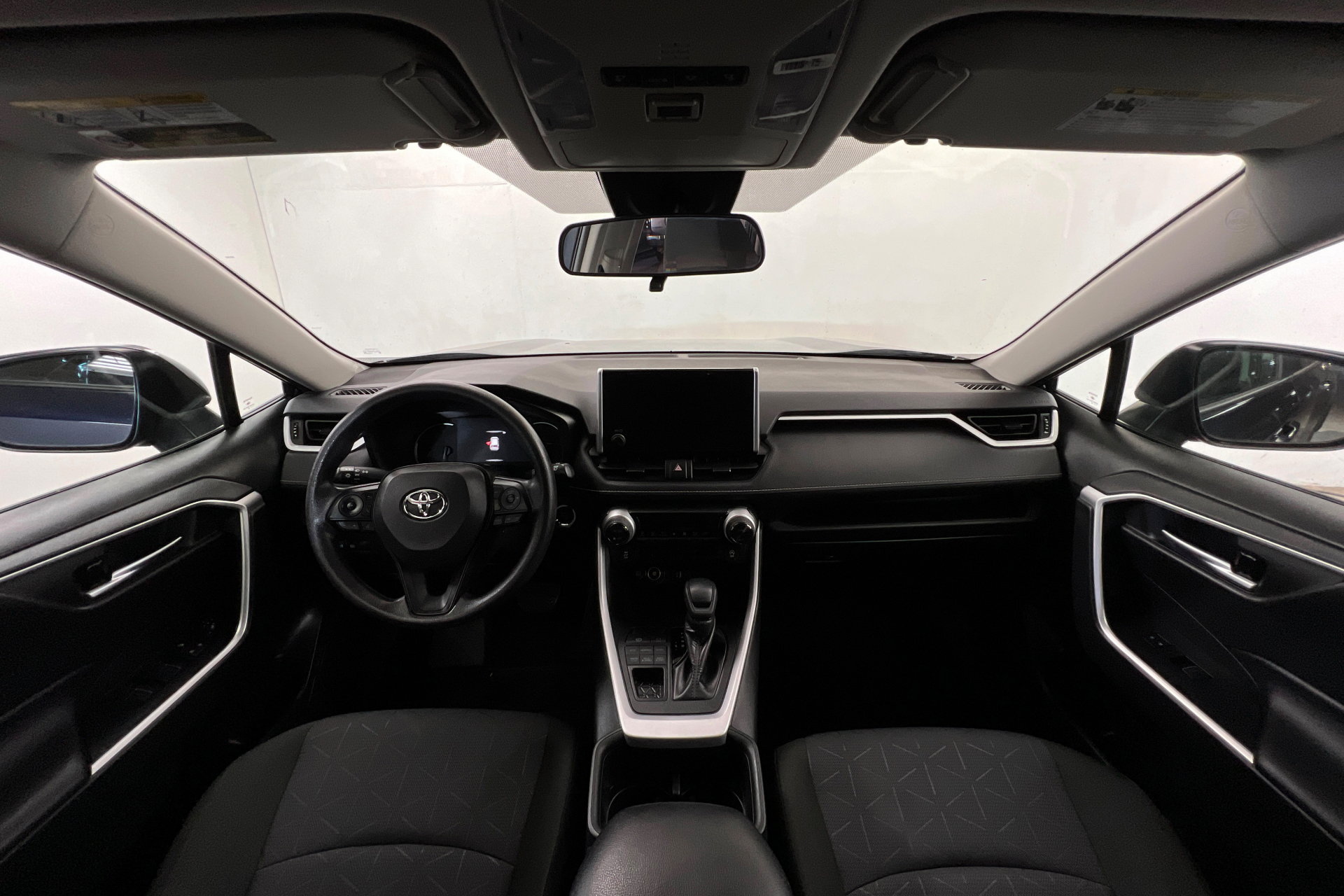 Used 2025 Toyota RAV4 XLE AWD/4WD image 9