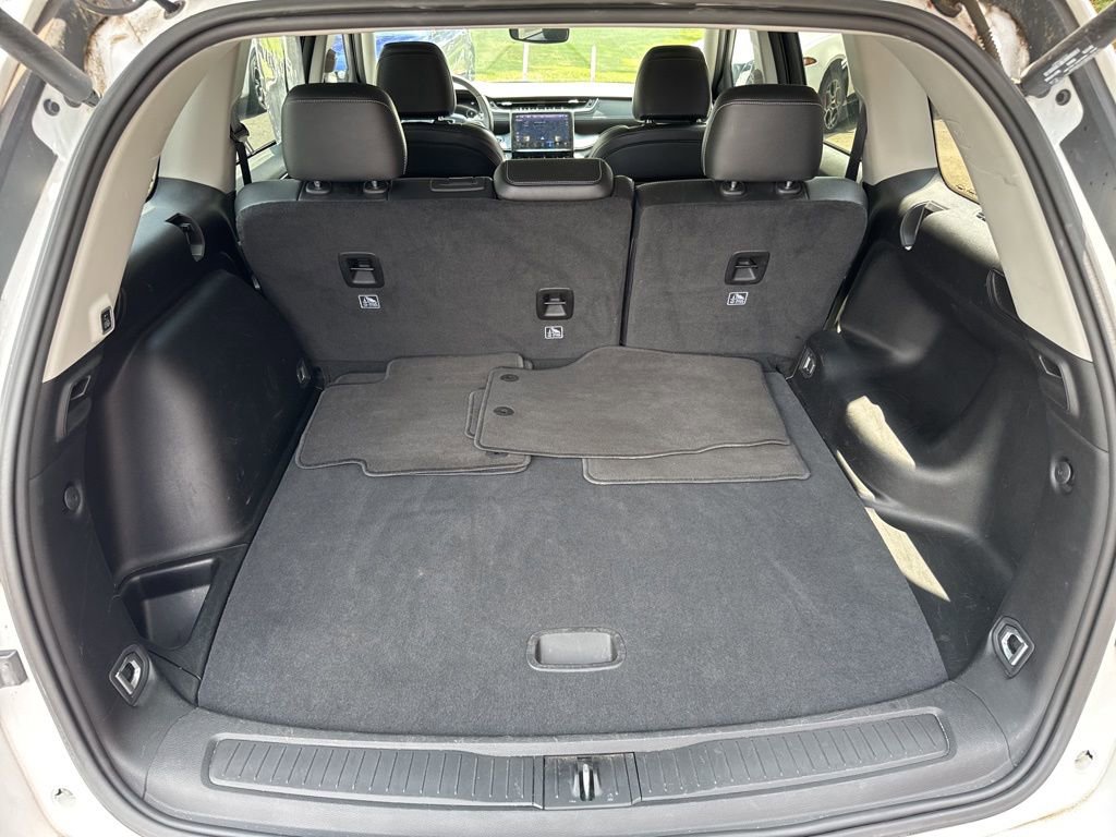 Used 2023 Jeep Grand Cherokee Limited image 50