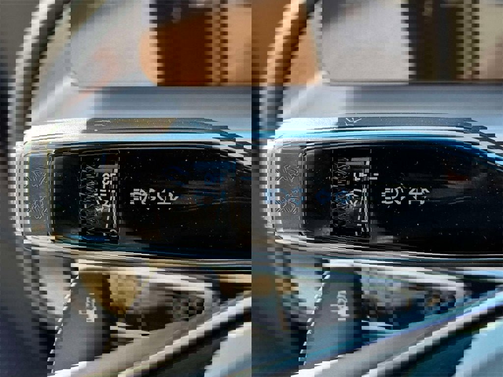 New 2025 Cadillac Lyriq Luxury image 19