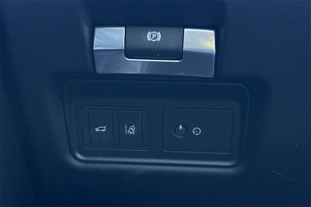 Used 2020 Jaguar E-PACE SE image 30