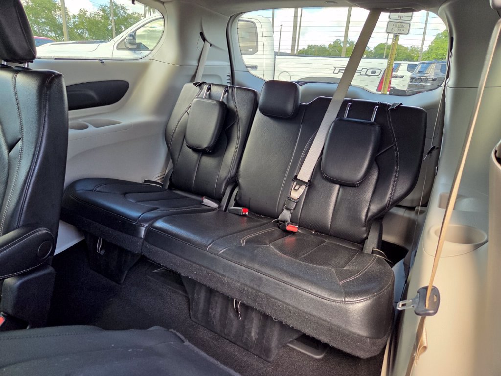 Used 2022 Chrysler Pacifica Touring-L FWD image 14