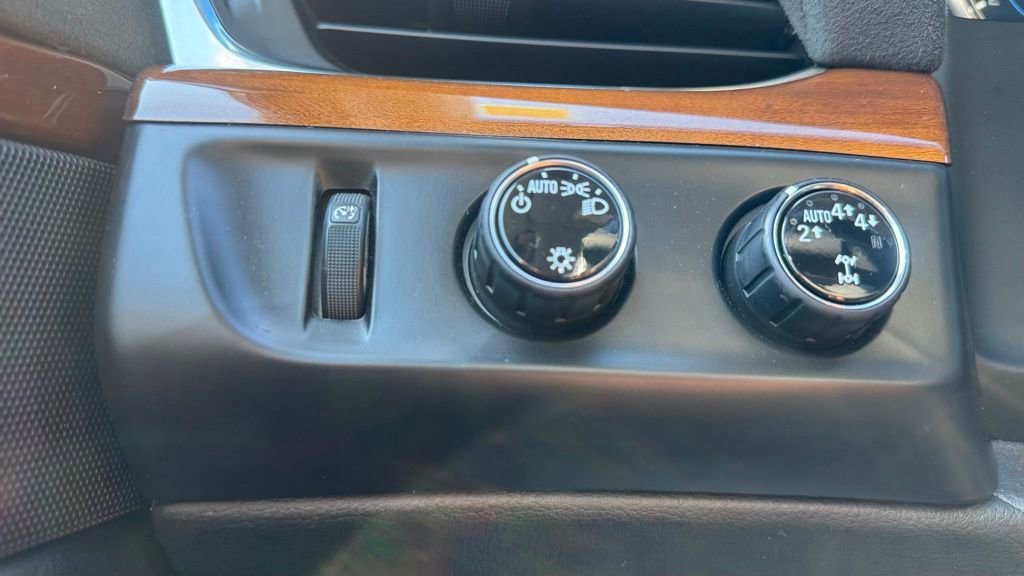 Used 2019 Cadillac Escalade Luxury w/ LPO, Radiant Package image 16