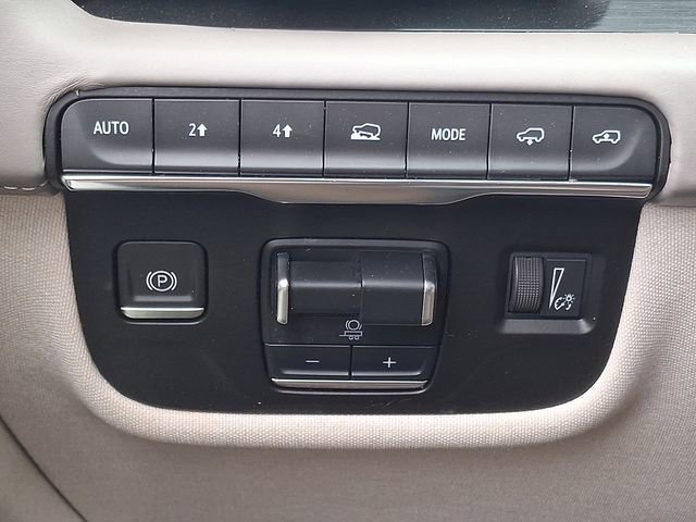 Used 2021 Cadillac Escalade Premium Luxury Platinum w/ LPO, Radiant Package AWD/4WD image 25