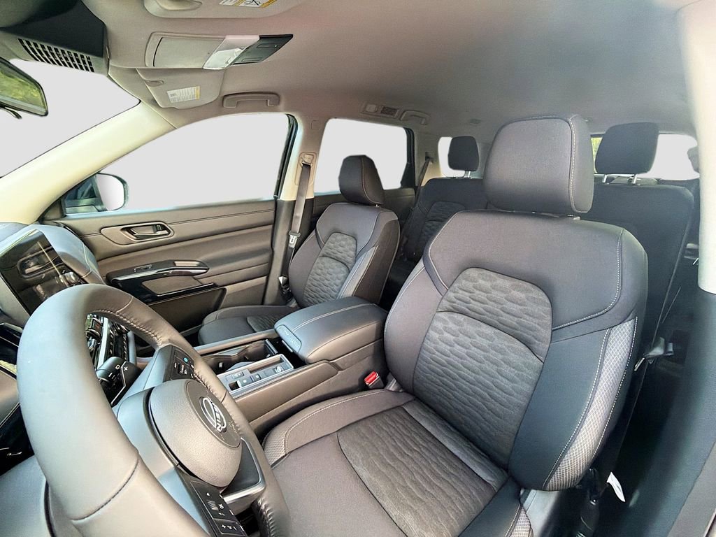 New 2025 Nissan Pathfinder SV image 22