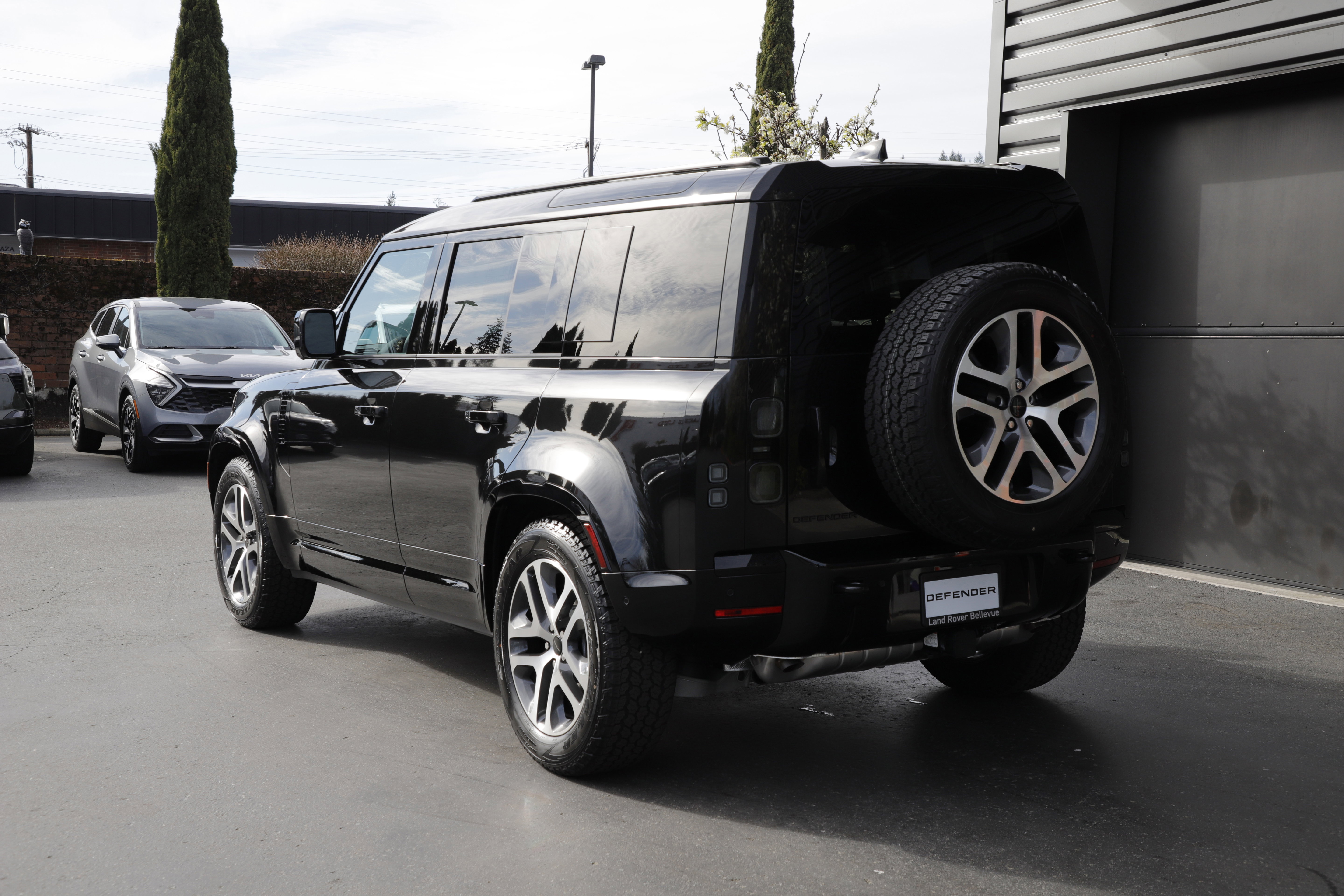 New 2026 Land Rover Defender 110 X-Dynamic SE image 6