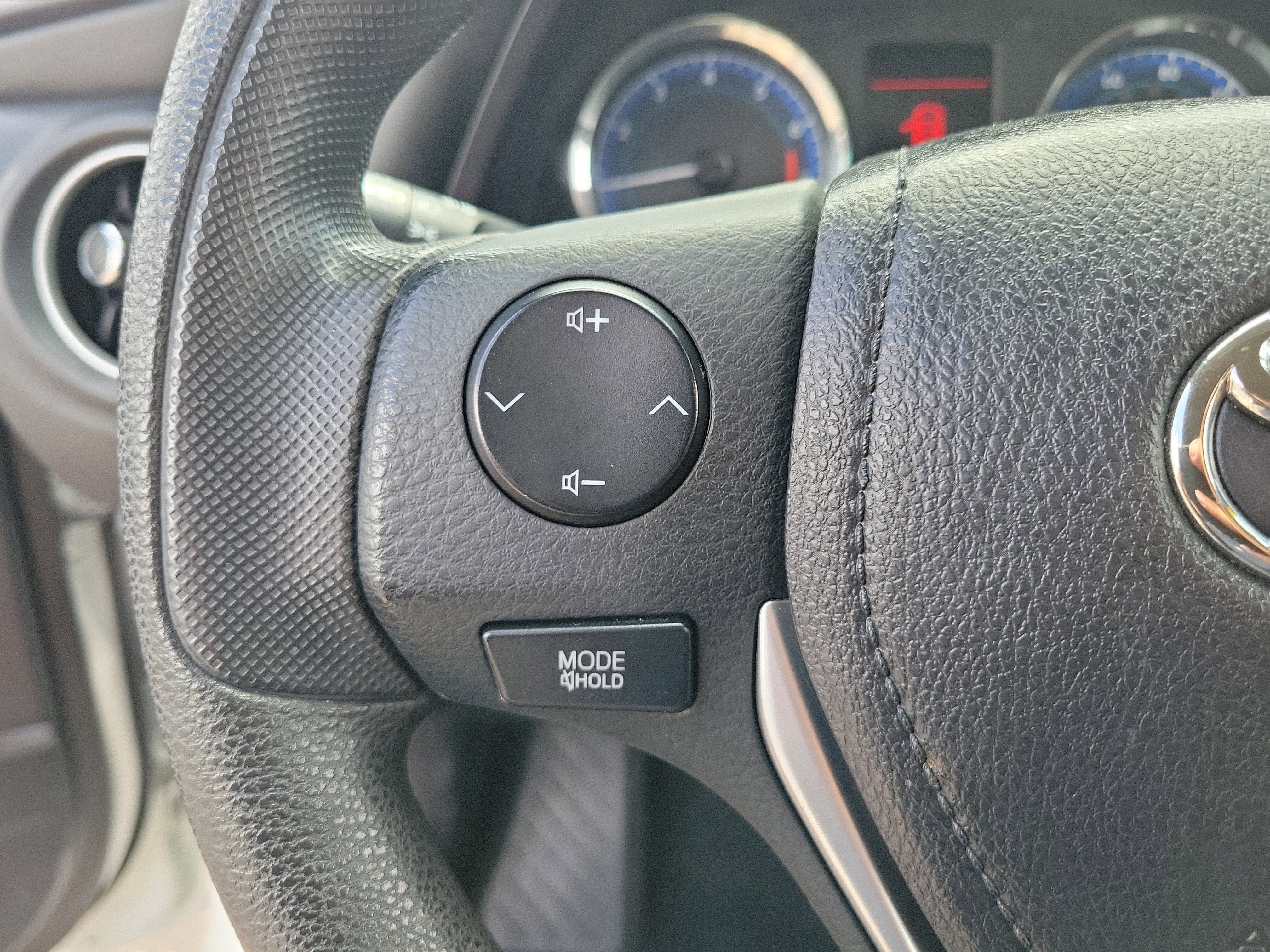 Used 2019 Toyota Corolla LE w/ Carpet Mat Package (TMS) FWD image 24