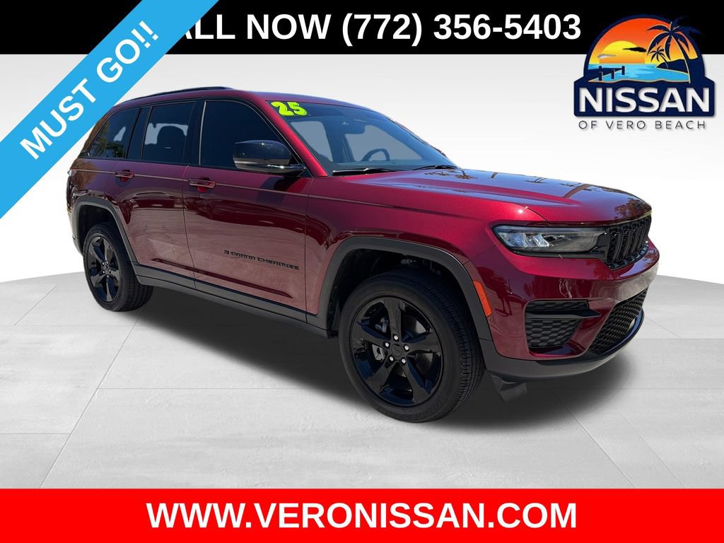 Used 2025 Jeep Grand Cherokee Altitude RWD image 1