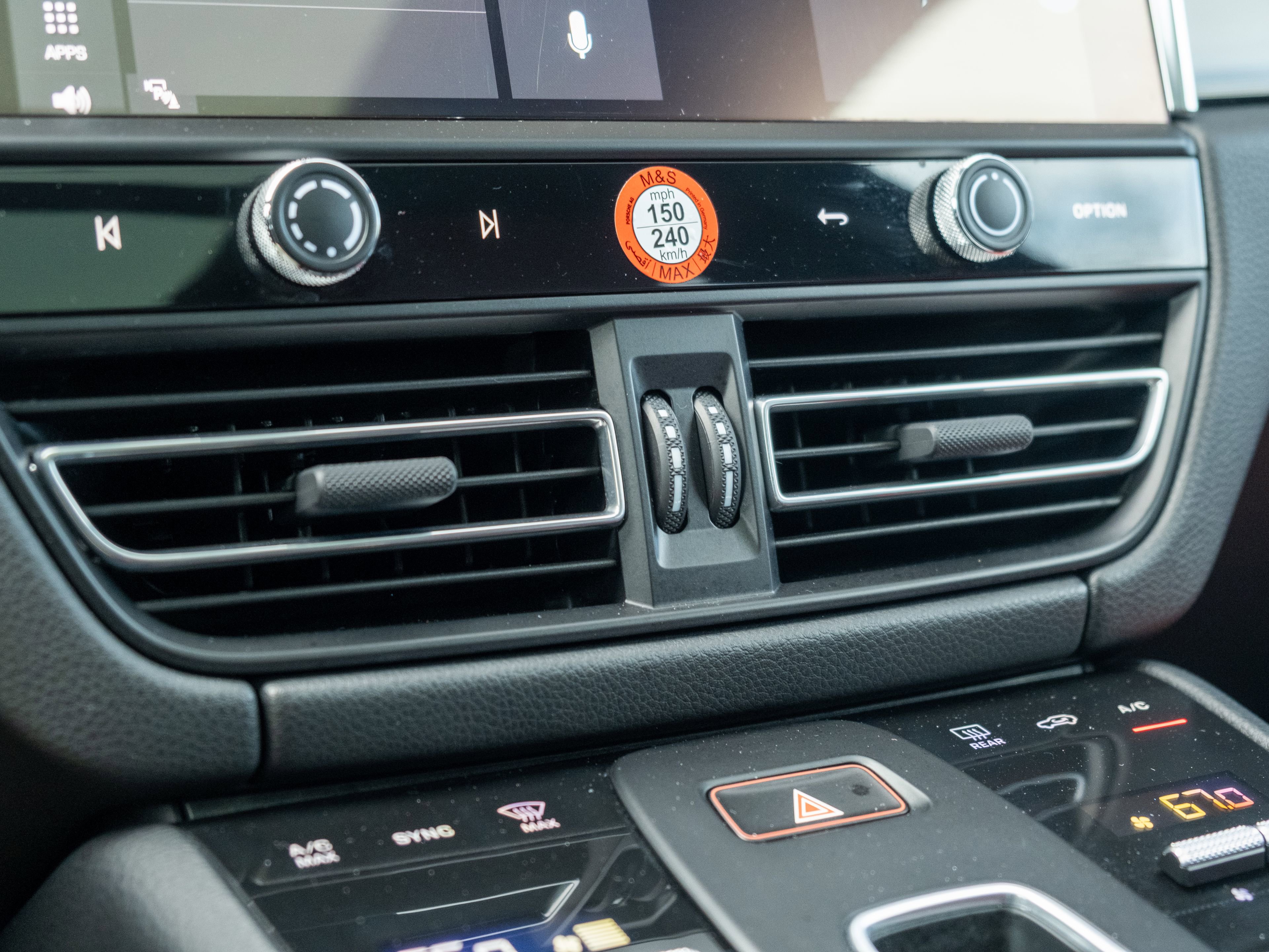 Certified 2025 Porsche Macan image 24